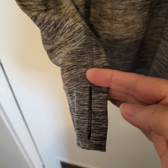 Old navy Active top - Picture 3 of 5